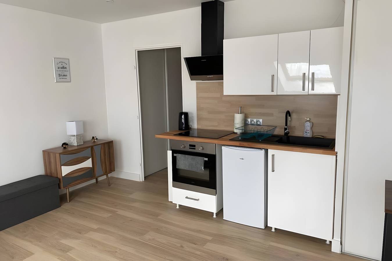 Entire studio, Studio Apartment 'Des Arts - Centre Ville' with Wi-Fi in Thonon-les-Bains, Thonon-les-Bains region