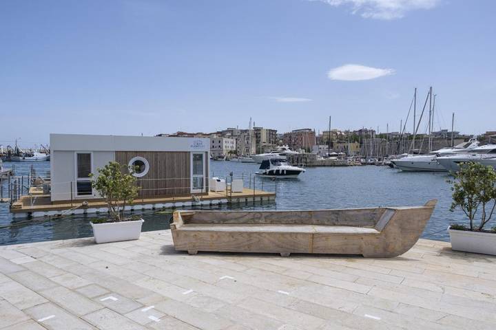Barca per 4 persone, con Terrazza e Panorama in Italia
