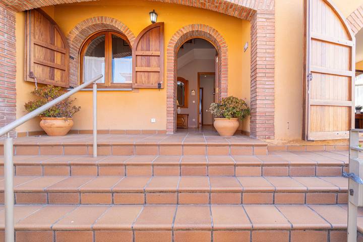 Gîte pour 7 personnes, avec terrasse ainsi que jardin et vue dans San Pedro Pescador - 4