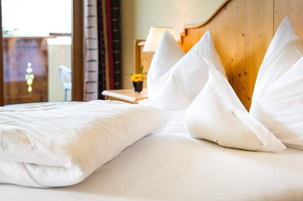 Doppelzimmer Haupthaus - Hotel Pension Jägerhof Kg in Tuxer Alpen, Kolsassberg