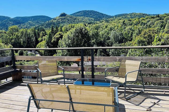 Gîte pour 6 personnes, avec terrasse et jardin à Roquefort-de-Sault