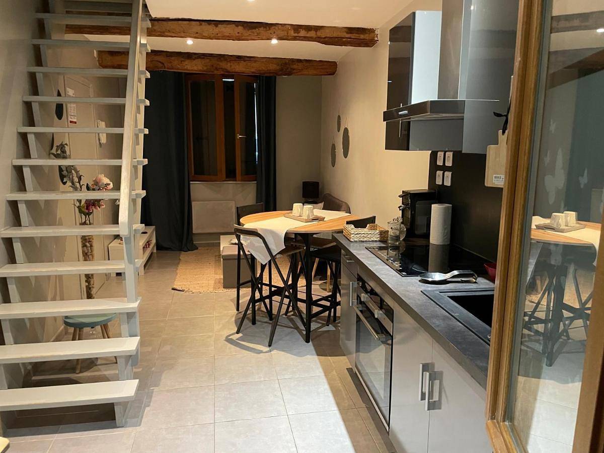 Appartement entier, Two-Bedroom Apartment in Rians, Région de Brignoles