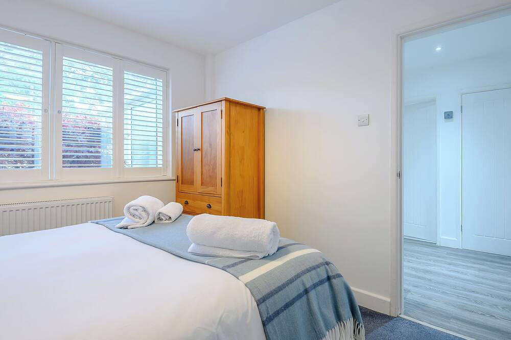 2 bedroom accommodation in Southbourne, near Bournemouth in Bournemouth, South West England