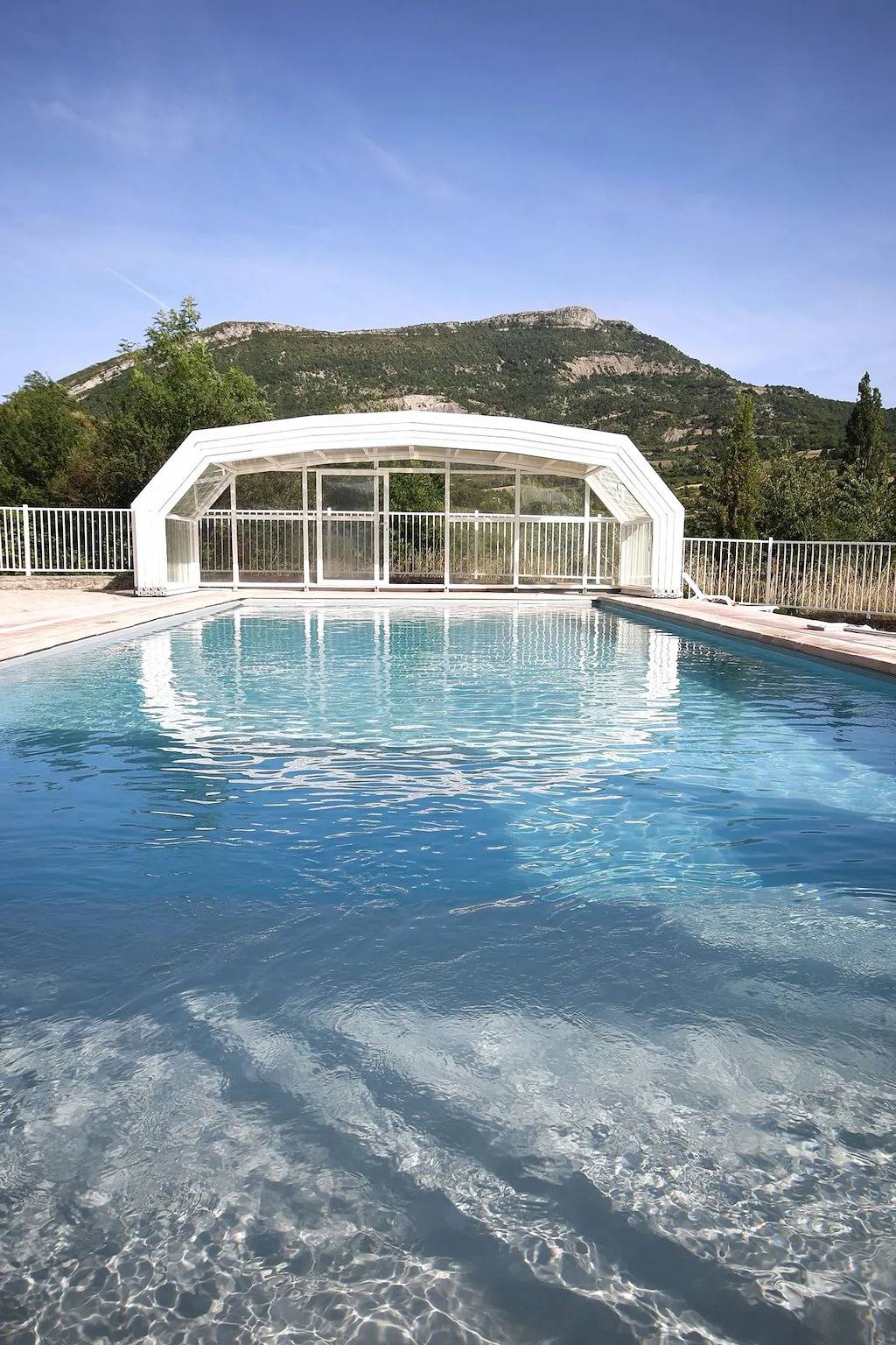 Appartement entier, Appartement confortable à La Roche, 90 m² avec piscine partagée ! in La Roche-sur-le-Buis, Région de nyons