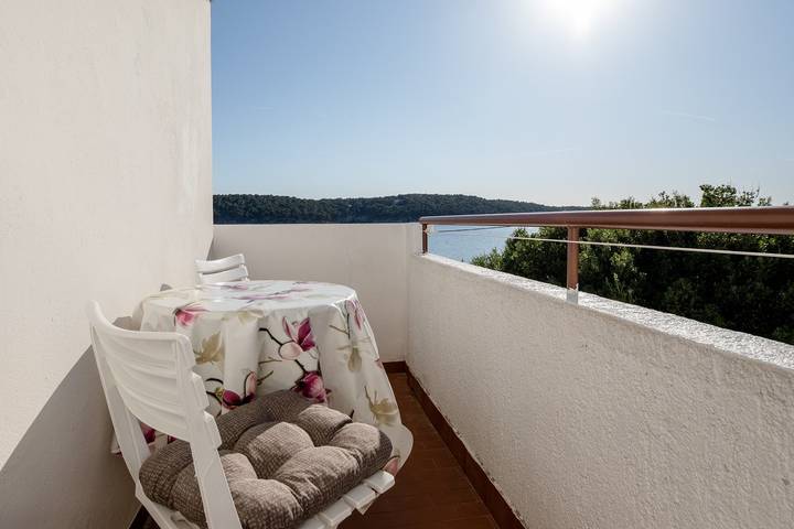 Ferienwohnung für 2 Personen, mit Balkon auf Rab