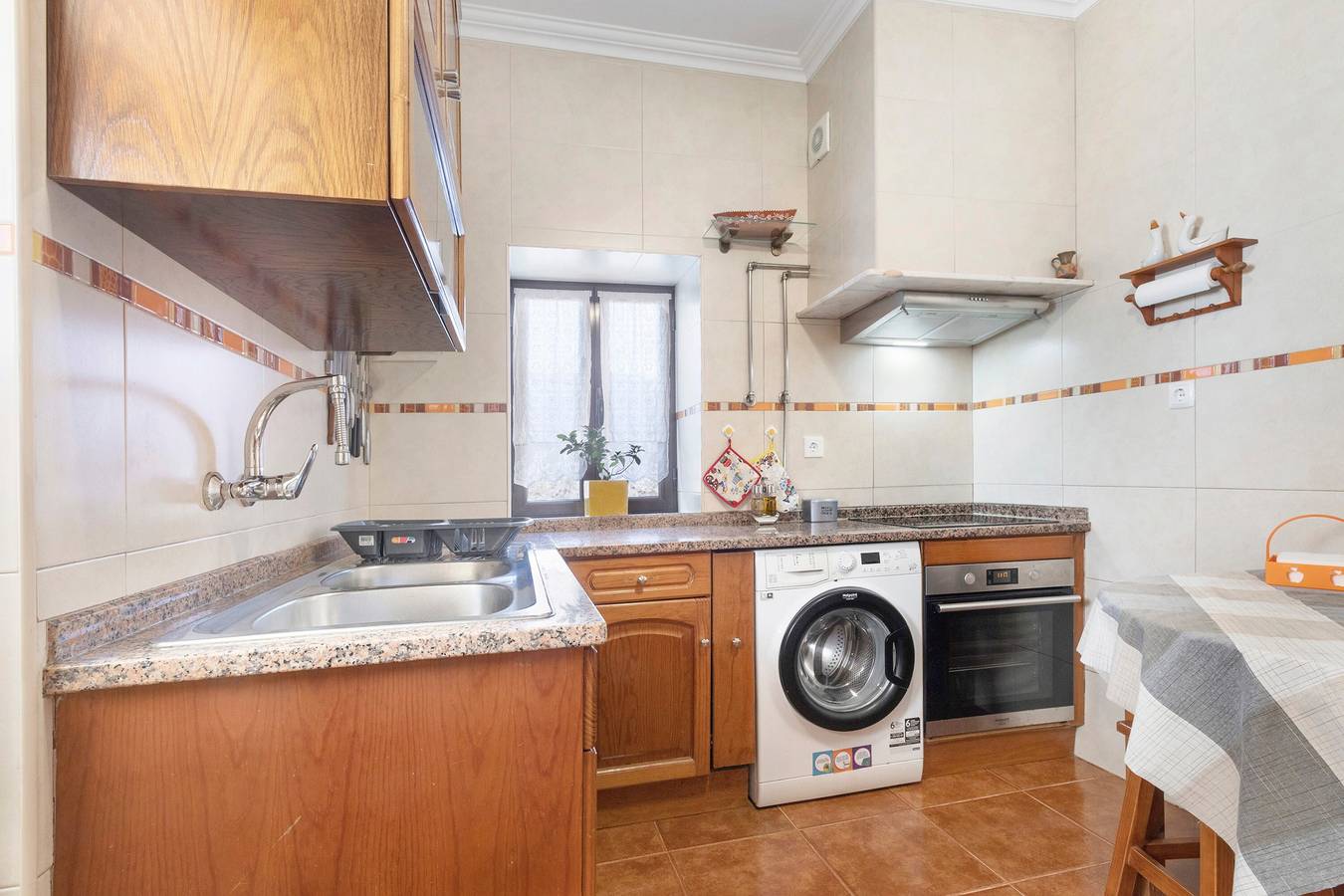 Casa de vacaciones 'D´Aldeia' con terraza compartida, jardín privado y Wi-Fi in Cela, Leiria District