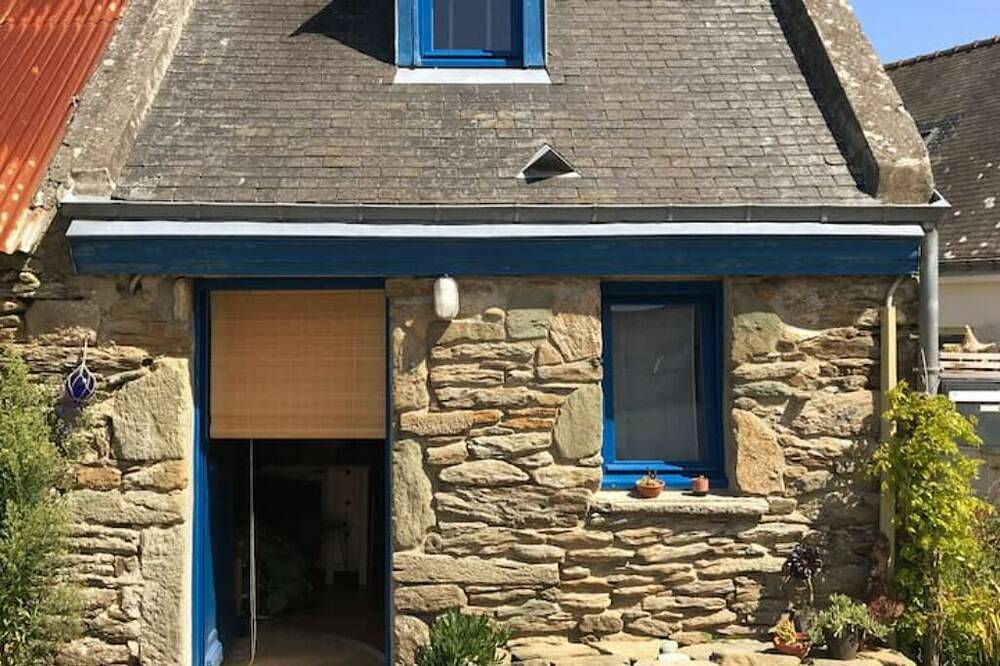 Maisonnette de la Pierre Blanche in Groix, Côte des Mégalithes