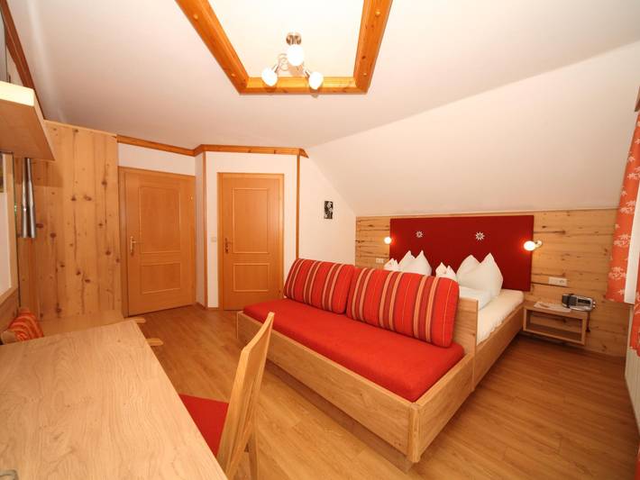 Hütte für 3 Personen, mit Garten und Balkon, kinderfreundlich in Ramsau am Dachstein