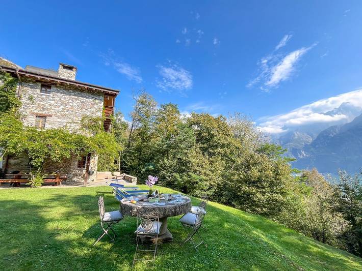 Ferienhaus für 10 Personen, mit Garten und Ausblick sowie Seeblick am Comer See