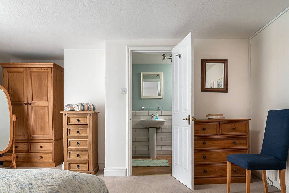 Entire apartment, Castle Reach - Two Bedroom Apartment, Sleeps 4 in Conwy, Conwy region