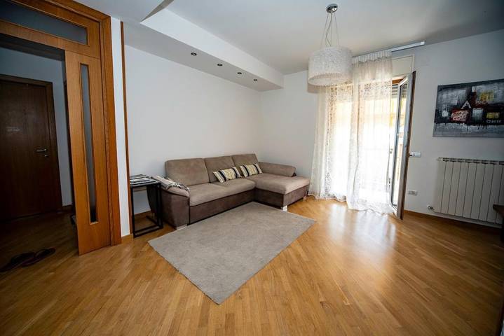 Appartamento per 4 persone, con balcone e panorama nonché giardino in Marotta