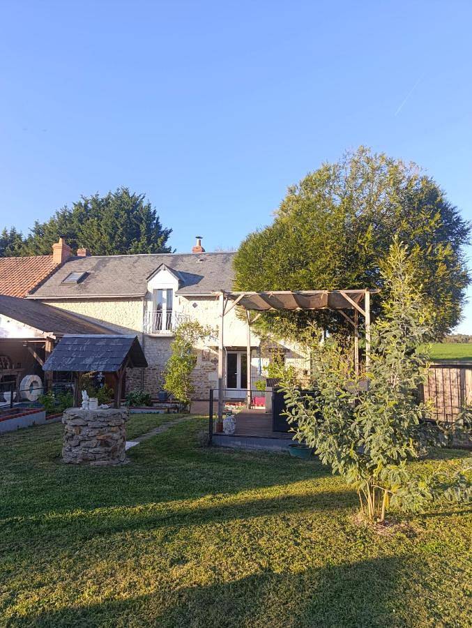 Location de vacances pour 4 personnes, avec vue et jardin à Marigny-Marmande
