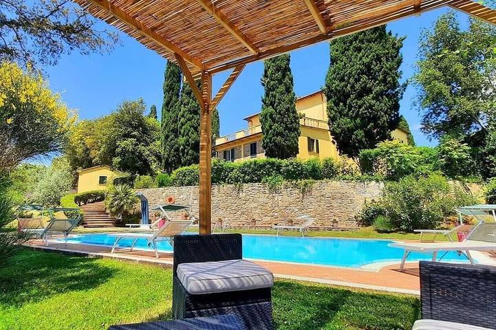 Agriturismo per 20 persone, con idromassaggio e terrazza in Radicofani