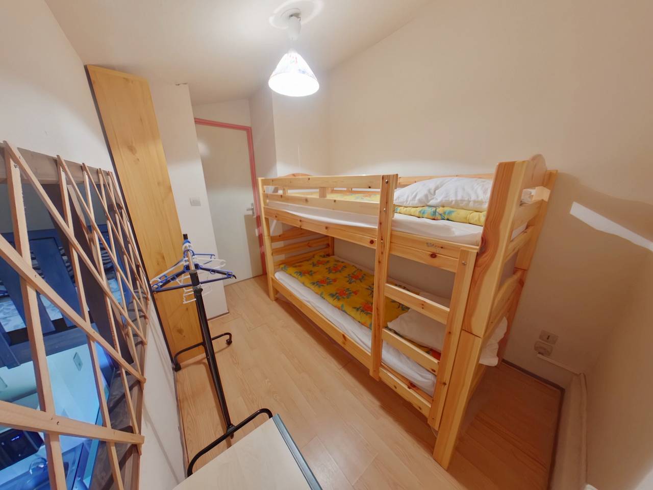 Ganze Wohnung, Helle Wohnung für 6 im Zentrum von Prémanon in Prémanon, Regionaler Naturpark Hochjura