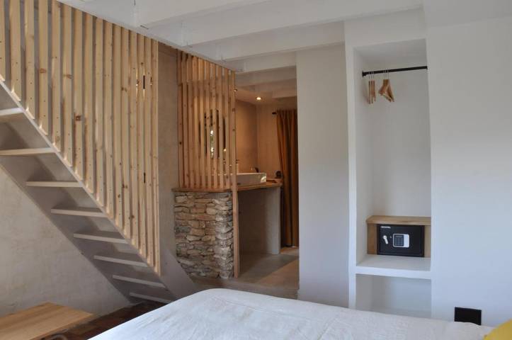 Chambre d’hôte pour 2 personnes, avec Terrasse et Jardin ainsi que Piscine et Vue à Saignon