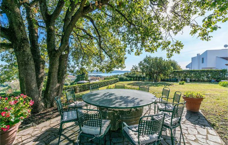 Gemütliche Wohnung mit Terrasse in Trevignano Romano in Trevignano Romano, Braccianosee