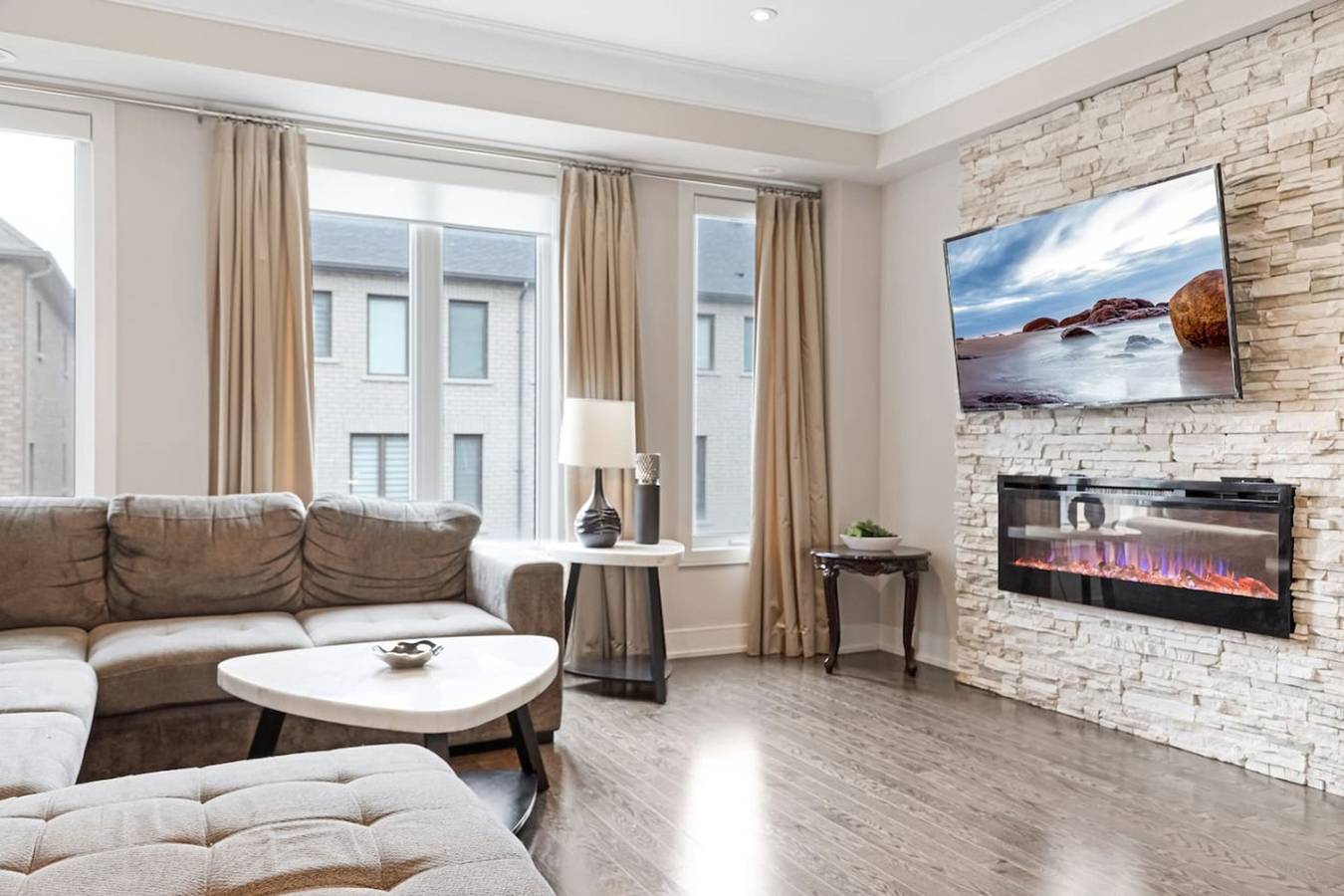Family-Friendly 3Br Mississauga Home w/ Parking in Mississauga, Lake Ontario (Canada)