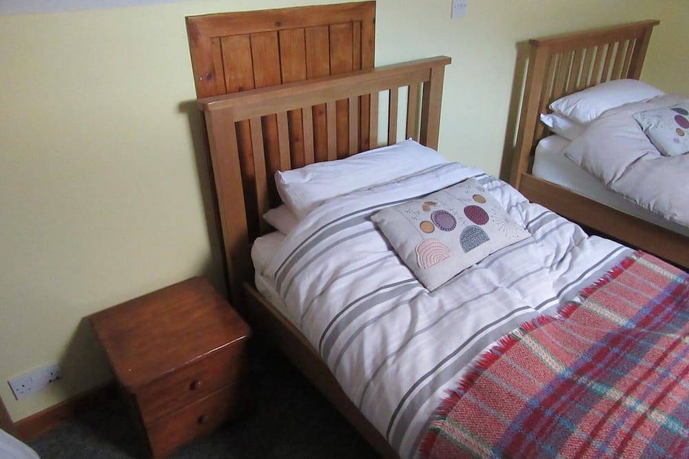 Kestrel, Longhouse Cottages in Highlands