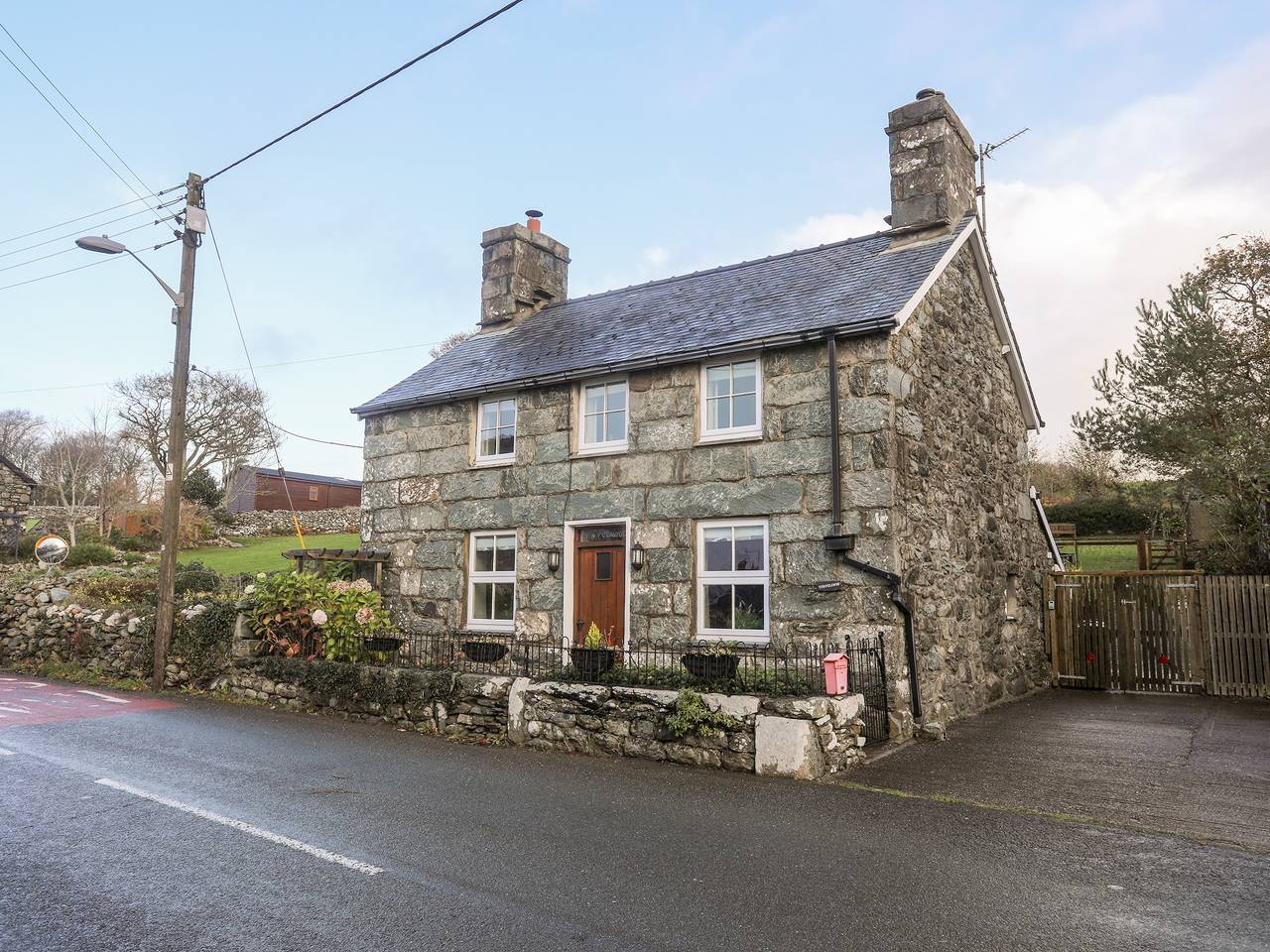 Ty'n y Clawdd in Dyffryn Ardudwy, Snowdonia