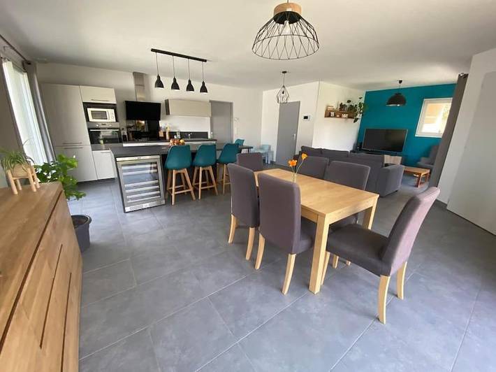 Location de vacances pour 8 personnes, avec Terrasse et Jardin à Malissard