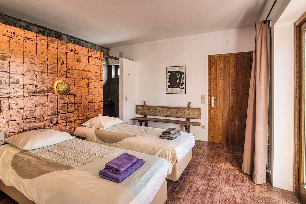 Apartamento entero, Renovated Spanish masia with detached cottage in Cistella, Alt Empordà