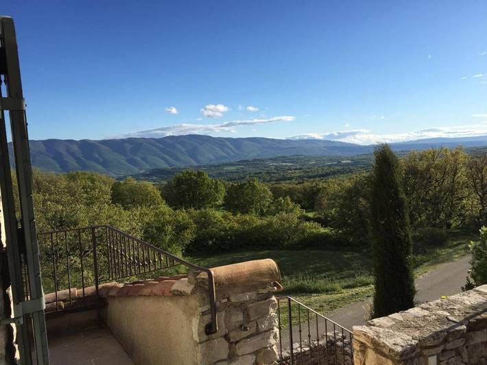Location de vacances pour 10 personnes, avec Jacuzzi et Terrasse ainsi que Jardin et Piscine à Viens