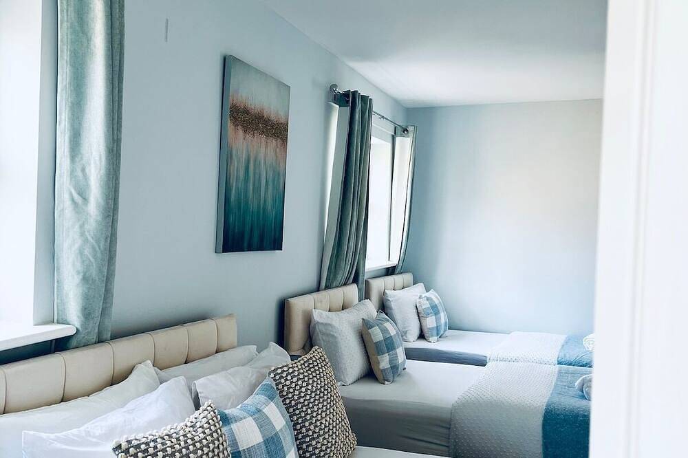 Luxury 4Br House , Bluewater, Dartford, Parking in Stone (Dartford), Dartford