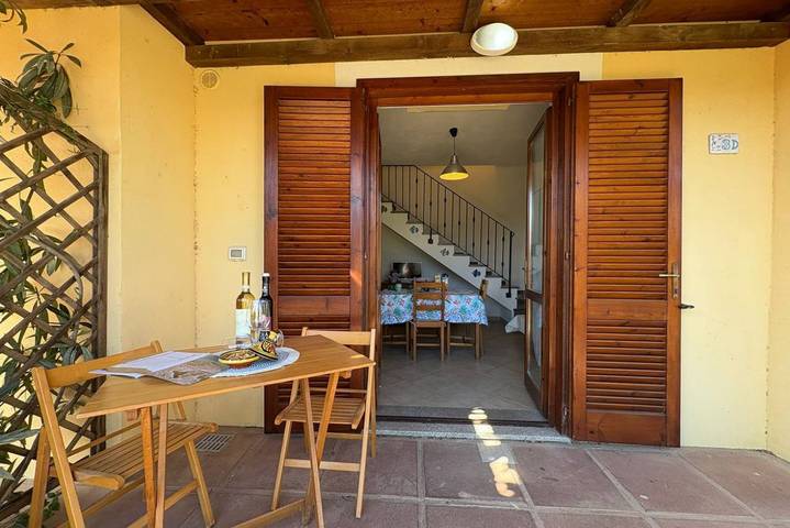 Entire apartment, Casa Girasole  in Pirotto Li Frati, Badesi