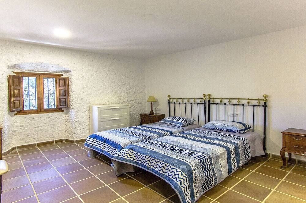 Your own private hotel 30 min to Bcn for 25 guests in Bigues i Riells, Barcelona Binnenland