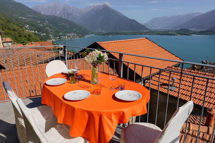 Ferienhaus für 6 Personen, mit Balkon und Terrasse sowie Garten und Ausblick