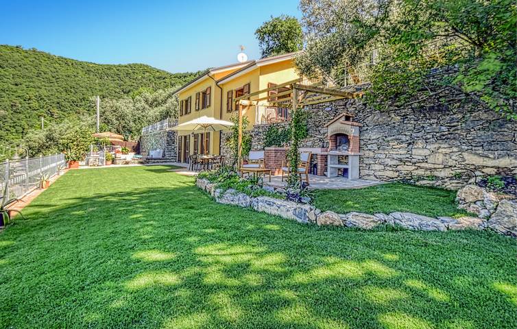 Ferienhaus für 9 Personen, mit Terrasse und Garten sowie Pool in Recco