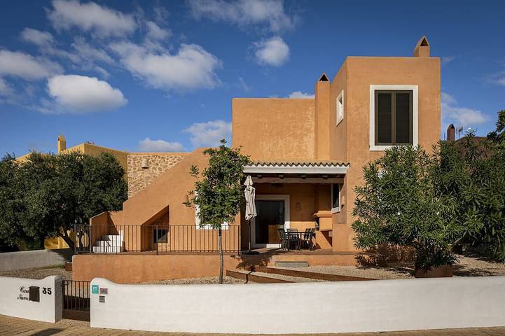 Villa for 10 people, with balcony and garden in Formentera