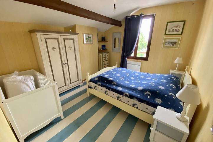 Location de vacances pour 7 personnes, avec terrasse et jardin, animaux acceptés à Port-des-Barques - 3