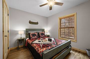 Log Cabin for 8 Guests in Sevierville, Sevier County, Picture 3