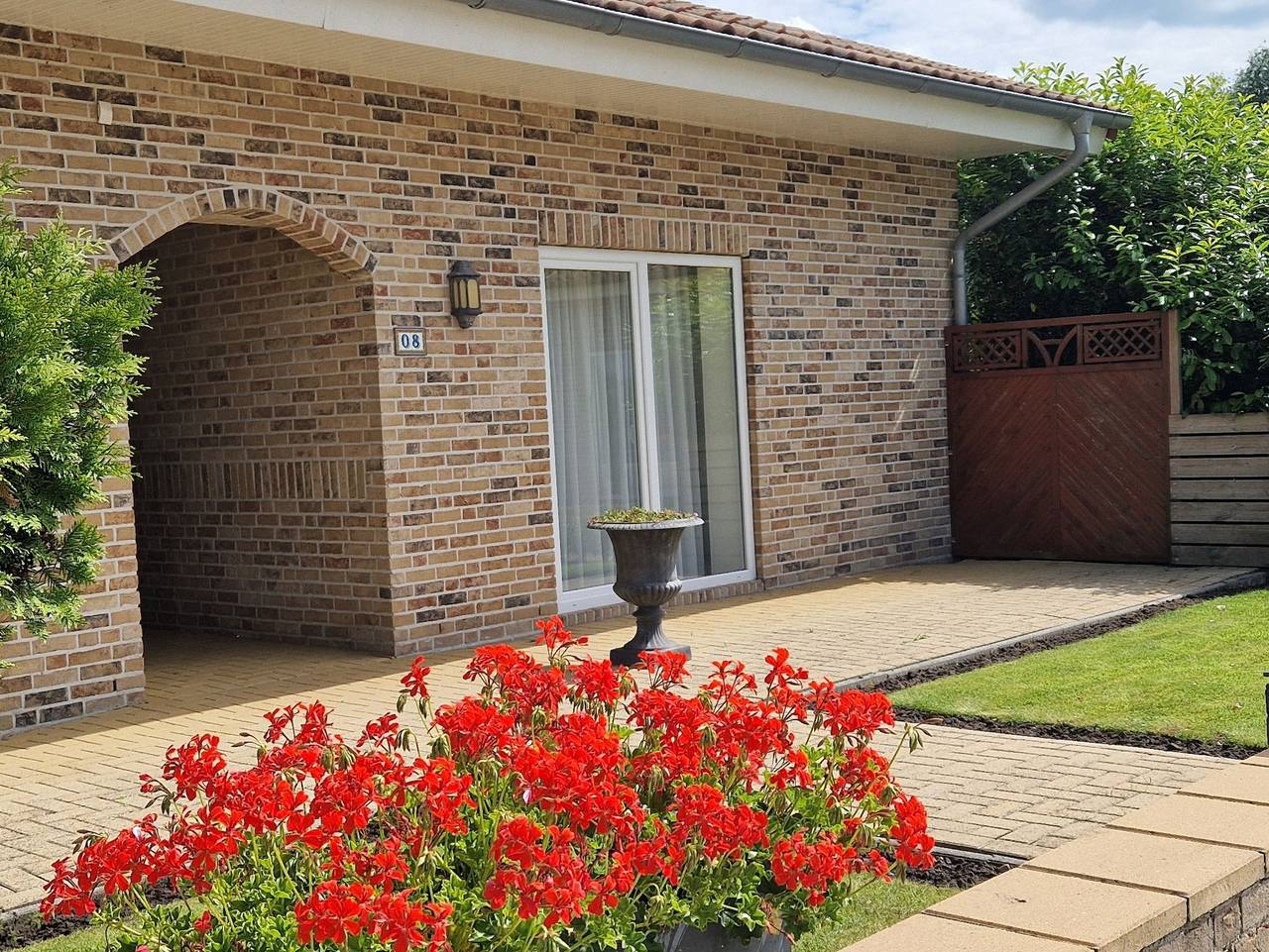 Hotel Garni Am Lindenhof, 24103 - Appartement Am Lindenhof. in Bunde, Ostfriesland