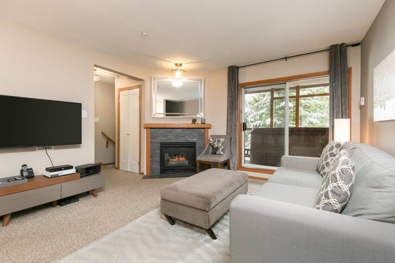 Geheel appartement, 2Br Townhome with private hot tub and pool. Gr 90 in Whistler, Whistler Blackcomb