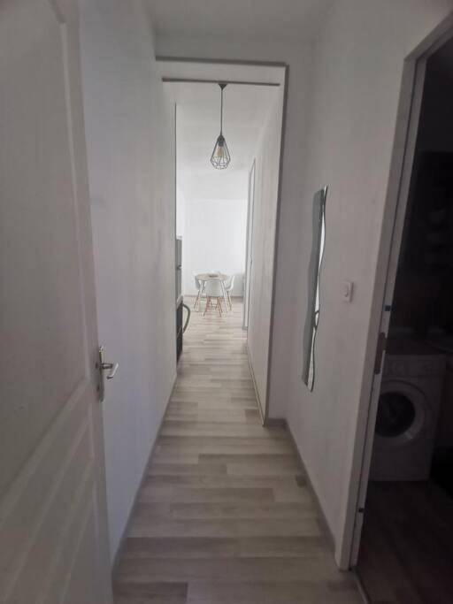 Appartement entier, One-Bedroom Apartment in Saint-Bonnet-le-Château, Montbrison
