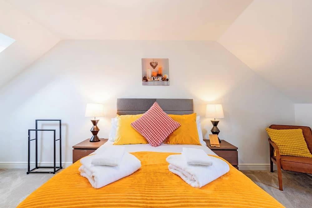 Clean & Cozy | Work, Relax & Stay | Fully Equipped + Smart Lock + 2 Parking in Aylesford, Kent