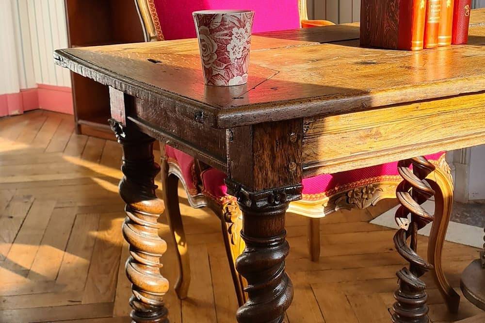 Suite in the English style at Le Château de la Coste in Saint-Julien (Côtes-d'Armor), Côtes-d'Armor