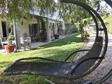Gîte pour 2 personnes, avec jardin et terrasse à Latresne