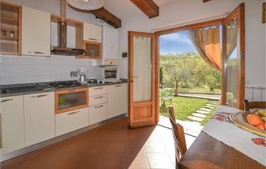 Vacation Rental for 4 Guests in Bucine region, Tuscany, Picture 3