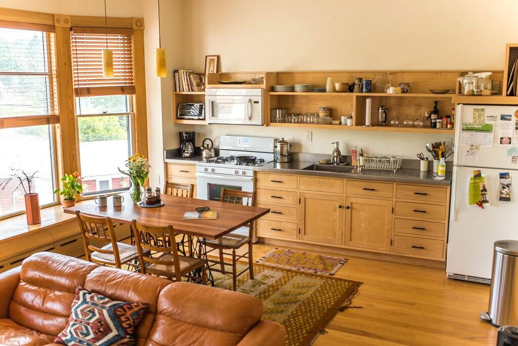 Ganze Wohnung, Zeitgenössische Wohnung in historischem Gebäude 1895 in Hardwick, Caledonia County