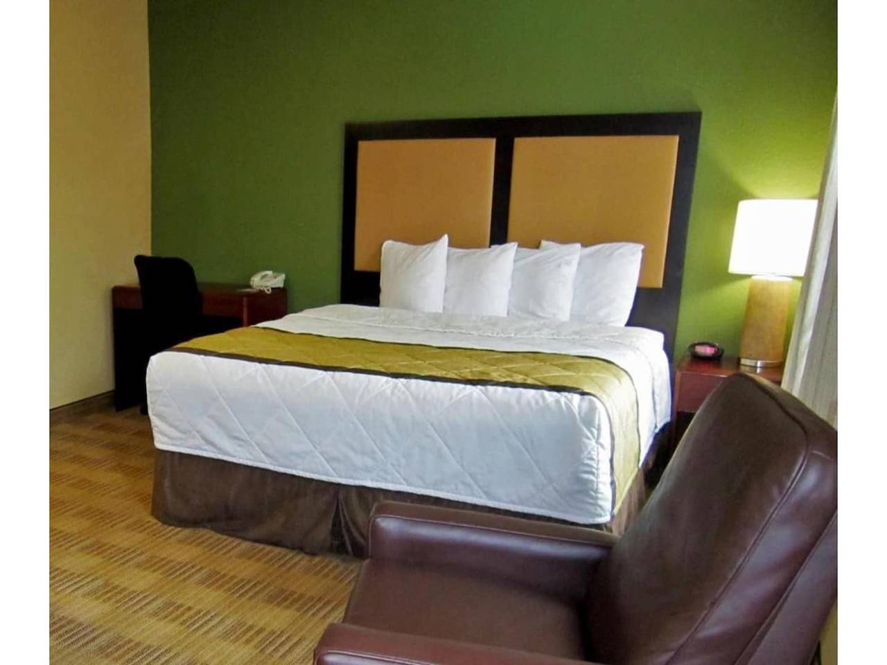 Geheel appartement, 1 Kingsize Bed | Suite, Nsmk, Keuken, Slaapbank in Jacksonville, Duval County