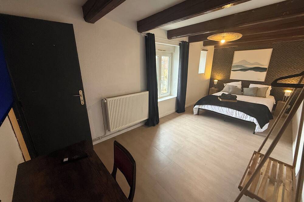 Appartement entier, Spacieux T4 + billard ambiance chic & conviviale in Lunéville, Région de Lunéville