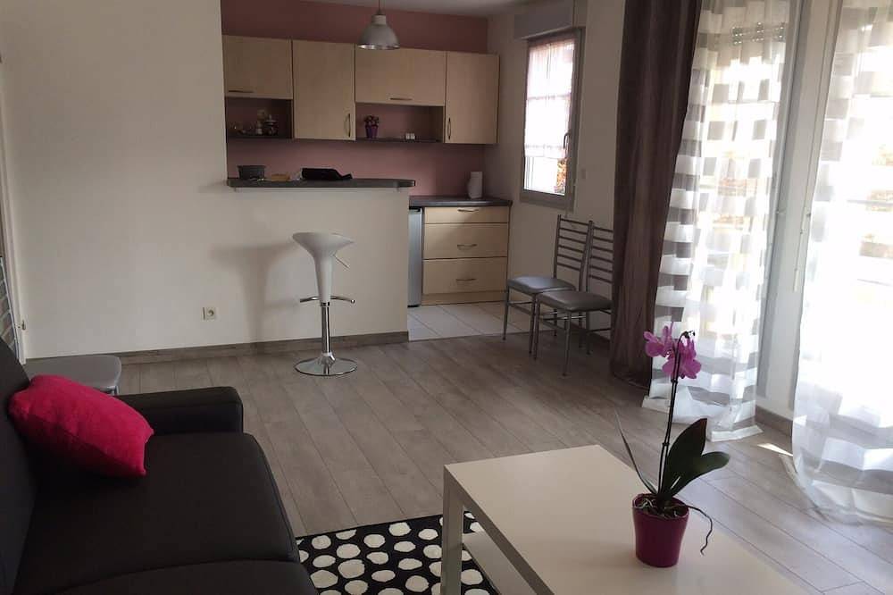 Entire apartment, Big Studio with terrace - Disneyland in Montévrain, Seine-et-Marne