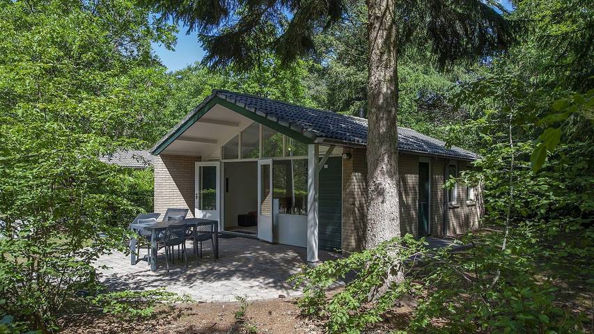 Bungalow voor 6 personen, met tuin en zwembad in Epe
