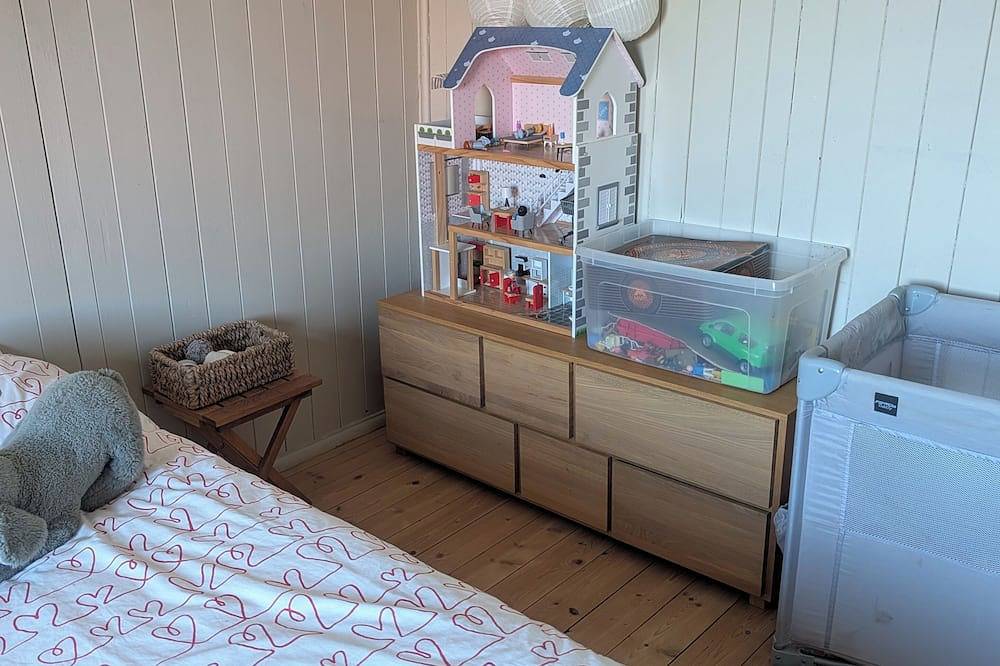 Wooden chalet with exceptional view of Lyon - 4 bedrooms - garden & swimming pool in Sainte-Foy-lès-Lyon, Lyon und Umgebung