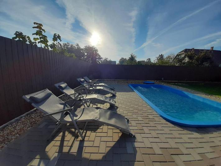 Dom dla 10 osób, z Taras i Jacuzzi oraz Ogród i Basen w Tiszafüred