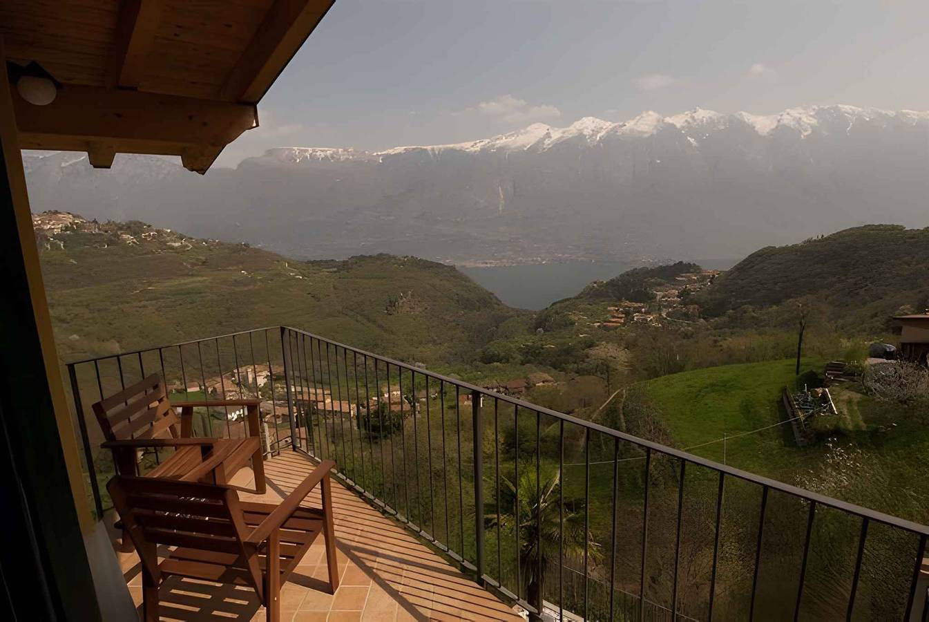 Appartamento intero, Appartamento per vacanze con vista lago e vasca idromassaggio  in Tremosine, Prealpi Gardesane