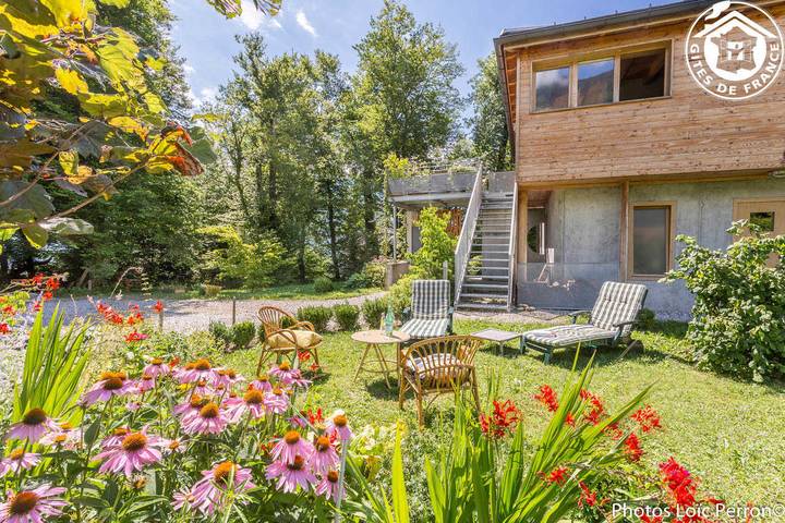 Gîte pour 2 personnes, avec vue et jardin à Mercury